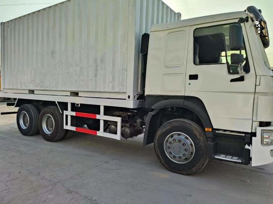 6*4 Design de pneus radiaux Sinotruck HOWO Blanc camion d'occasion 10 pneus pour roue motrice