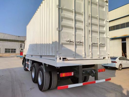 6*4 Design de pneus radiaux Sinotruck HOWO Blanc camion d'occasion 10 pneus pour roue motrice