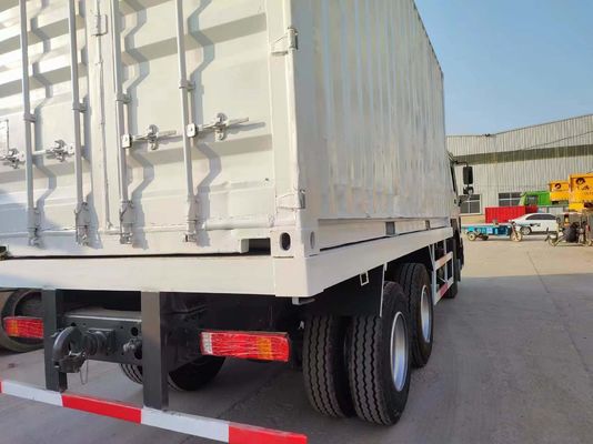 6*4 Design de pneus radiaux Sinotruck HOWO Blanc camion d'occasion 10 pneus pour roue motrice
