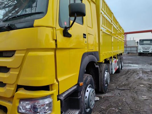 Camion à rouleaux de couleur jaune HOWO 6*4 Box Truck Camion d'occasion avec certification ISO