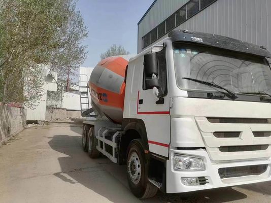 6×4 Sinotruck HOWO Camion-citerne de mélange avec 8500x2500x3600mm Taille
