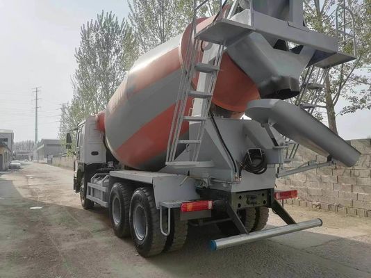 6×4 Sinotruck HOWO Camion-citerne de mélange avec 8500x2500x3600mm Taille