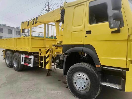 Vente de grue sur mesure Sinotruck HOWO 6*4 montée sur camion avec spécifications sur mesure